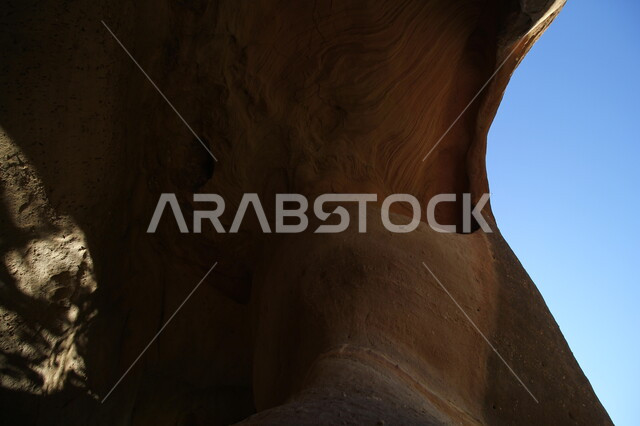 التكوينات والتشكيلات الصخرية على الوديان الجبلية في الأماكن الأثرية التاريخية المشهورة، وادي الديسة في منطقة تبوك، سلاسل جبلية ومعالم طبيعية في السعودية، المناطق السياحية في المملكة