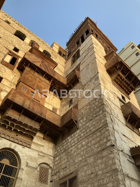 البيوت والمباني الأثرية في حي البلد التاريخي في جدة, الفن الهندسي المعماري على الطراز العربي القديم، الرواشين القديمة في المدينة التاريخية في المملكة العربية السعودية، مكان ومنطقة سياحية تراثية شعبية