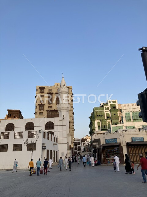 التجول في الحارات والمعالم المشهورة في النهار، مكان ومنطقة سياحية تراثية شعبية، الفن الهندسي المعماري على الطراز العربي القديم، المباني والبيوت والمساجد الأثرية في حي البلد التاريخي في جدة, الرواشين القديمة في المدينة التاريخية في المملكة العربية السعودية
