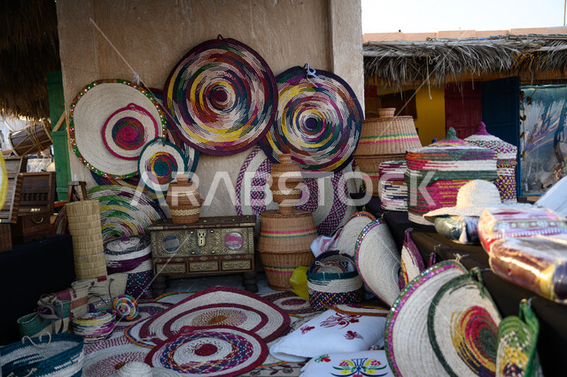 سلل القش التقليدية في الحي الثقافي بمهرجان كتارا التراثي الثالث عشر, المعالم والأماكن السياحية التاريخية المشهورة في قطر, عراقة وأصالة التراث الخليجي, الأسواق الشعبية التراثية القديمة, مهن وحرف يدوية