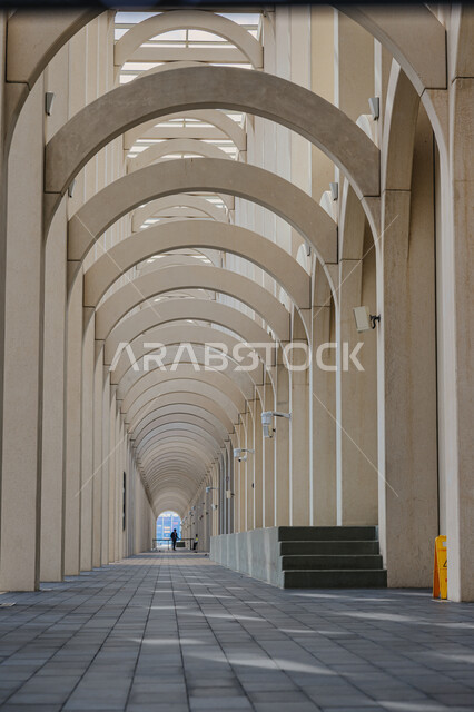 الفن الهندسي المعماري للأعمدة والأقواس في محطة الرحلات البحرية بميناء الدوحة, المعالم والاماكن السياحية المشهورة في قطر, مناطق الجولات والنزهات العائلية الترفيهية, جذب واستقطاب السياح من أنحاء العالم