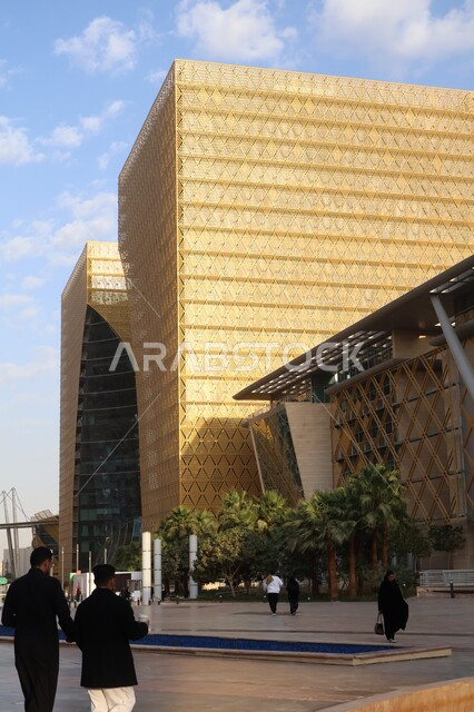 الأبراج والمباني والمجمعات السكنية المتطورة، الفن الهندسي المعماري للمنشآت التجارية والمؤسسات التقنية المتقدمة، المعالم والأماكن المشهورة في المملكة، المدينة الرقمية في مدينة الرياض وخدمات شركات التكنولوجيا العالمية، أولى المدن الذكية في السعودية