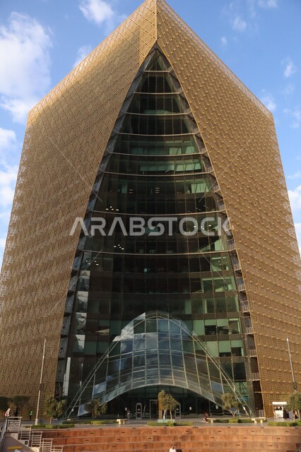 المدينة الرقمية في مدينة الرياض وخدمات شركات التكنولوجيا العالمية، الأبراج والمباني والمجمعات السكنية المتطورة، الفن الهندسي المعماري للمنشآت التجارية والمؤسسات التقنية المتقدمة، المعالم والأماكن المشهورة في المملكة، أول المدن الذكية في السعودية