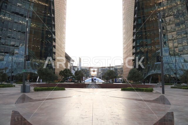 المدينة الرقمية في مدينة الرياض وخدمات شركات التكنولوجيا العالمية، الأبراج والمباني والمجمعات السكنية المتطورة، الفن الهندسي المعماري للمنشآت التجارية والمؤسسات التقنية المتقدمة، المعالم والأماكن المشهورة في المملكة، أول المدن الذكية في السعودية