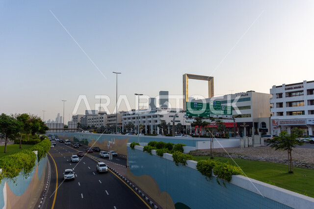 التصميم المميز لبرواز دبي, الطرق والشوارع الاسفلتية المعبدة, الفن الهندسي المعماري للمباني والمنشآت على الطراز الحديث, المعالم والأماكن السياحية المشهورة في الإمارات العربية المتحدة, حركة مرور السيارات في شارع زعبيل بمنطقة الكرامة