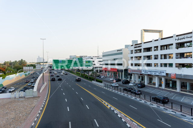 الفن الهندسي المعماري للمباني والمنشآت على الطراز الحديث, المعالم والأماكن السياحية المشهورة في الإمارات العربية المتحدة, حركة مرور السيارات في شارع زعبيل بمنطقة الكرامة, التصميم المميز لبرواز دبي, الطرق والشوارع الاسفلتية المعبدة