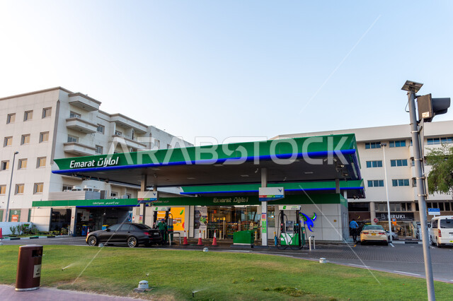 وسائل النقل والمواصلات البرية الحديثة, مضخات البنزين في الإمارات العربية المتحدة, محطة امارات للمحروقات في منطقة الكرامة, أبرز محطات البترول في مدينة دبي, تقديم خدمات تزويد وتعبئة السيارات والمركبات بالوقود اللازم