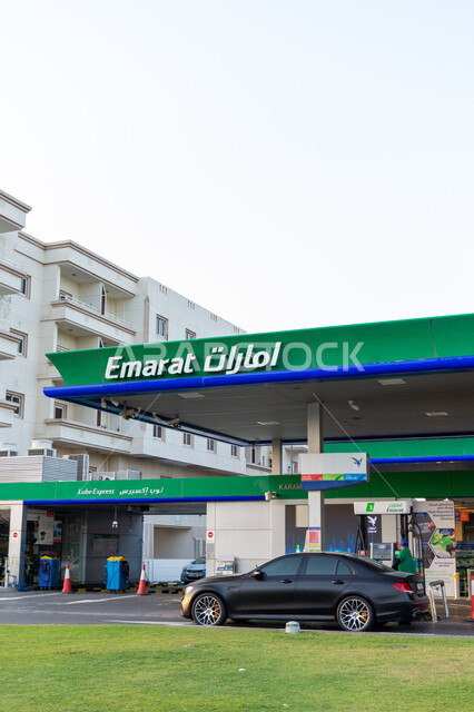 تقديم خدمات تزويد وتعبئة السيارات والمركبات بالوقود اللازم, وسائل النقل والمواصلات البرية الحديثة, مضخات البنزين في الإمارات العربية المتحدة, محطة امارات للمحروقات في منطقة الكرامة, أبرز محطات البترول في مدينة دبي