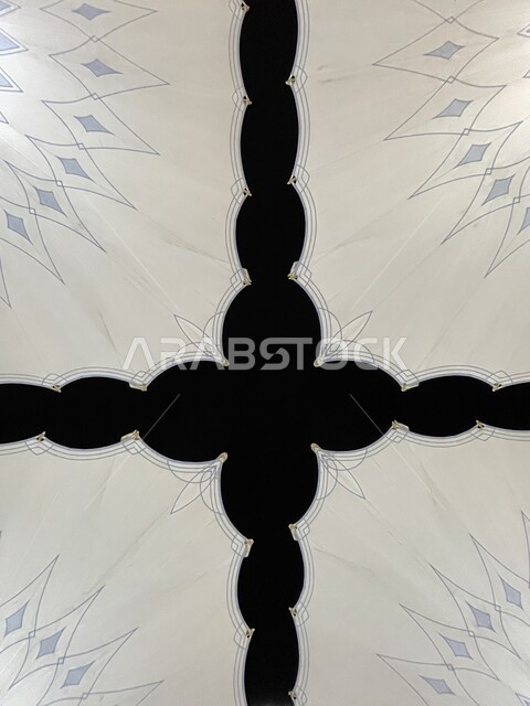 التطور والتقدم التقني السعودي، أماكن اسلامية في المملكة العربية السعودية، مناطق دينية مقدسة, صورة مقربة للمظلات الالكترونية في ساحة المسجد النبوي الشريف في المدينة المنورة, العبادة والتقرب الى الله، استخدام الشمسيات للتظلل والحماية من أشعة الشمس والأمطار