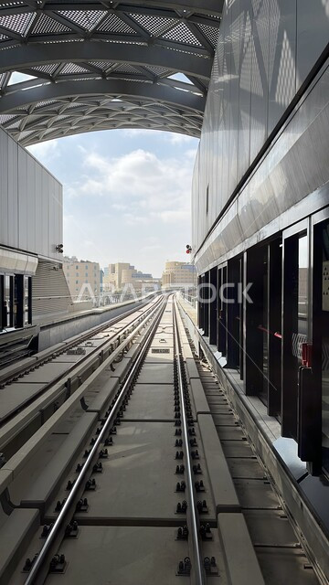 التطوير والتقدم الحضاري وتحسين البنية التحتيه، النمو والتطور العمراني في البناء في المملكة العربية السعودية، محطة مترو الرياض في العاصمة، الاهتمام بالخدمات العامة ووسائل النقل، محطات المترو والقطار السريع