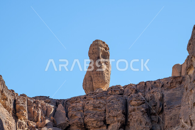 معالم أثرية تاريخية قديمة، القمم والمرتفعات الجبلية في المناطق الصحراوية، المعالم السياحية الطبيعية المشهورة في محافظة العلا بالمملكة العربية السعودية، التكوينات والتشكيلات الصخرية، أماكن جذب واستقطاب السياح والزوار من حول العالم