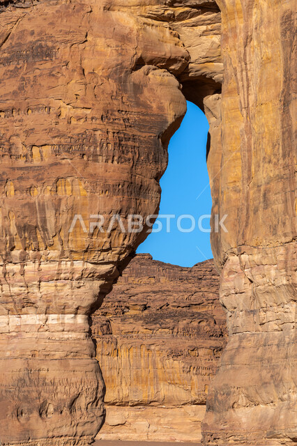 التكوينات والتشكيلات الصخرية، صورة مقربة لصخرة الفيل الشهيرة بمحافظة العلا، معالم أثرية تاريخية قديمة، القمم والمرتفعات الجبلية في المناطق الصحراوية، المعالم السياحية الطبيعية المشهورة بالمملكة العربية السعودية، أماكن جذب واستقطاب السياح والزوار من حول العالم