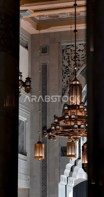 الديكور والتصميم الداخلي على الطراز الإسلامي للمسجد النبوي الشريف في المدينة المنورة، الفن الهندسي المعماري، مفهوم العبادة والتقرب الى الله، مكان ومعلم ديني مقدس في المملكة العربية السعودية، الأجواء الدينية الروحانية
