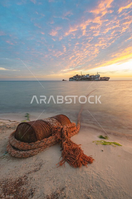  تيتانيك السعودية، الواجهة السياحية البحرية وشاطئ الخليج الرملي، سفينة الفهد الغارقة في بحر مكه بالقرب من مدينة جدة،سفينة الشعيبة المحطمة، المواقع السياحية والموانئ التاريخية، الآثار المشهورة في سواحل وشواطئ المملكة العربية السعودية، خلفية السماء عند الغروب