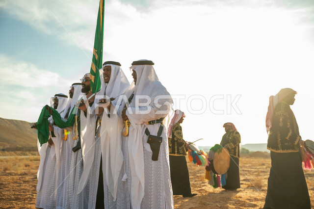 ارتداء زي العرضة النجدية الشعبية في المناسبة الوطنية، فرقة عروض الفلكلور التراثي في صحراء المملكة، الاحتفال باليوم الوطني بالرقص بالسيوف وقرع الطبول، يوم بدينا ٢٢ فبراير، ذكرى تاسيس الدوله السعوديه الاولى ١٧٢٧ م، مفهوم حب الوطن والانتماء اليه