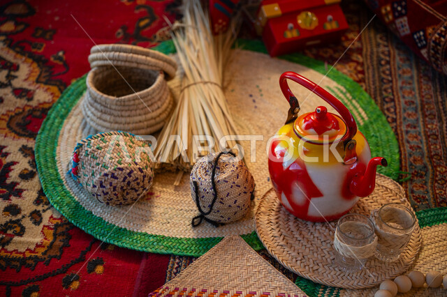 صناعة السلل من سعائف الخوص الجافة، التباهي بالثقافة السعودية التاريخية، ذكرى تأسيس الدولة السعودية الأولى1727 م، يوم بدينا 22 فبراير، الفخر بالتراث السعودي العريق، عرض المنتجات المحليه الوطنيه، حرفة يدوية شعبية، الجرر والأوعية الفخارية 