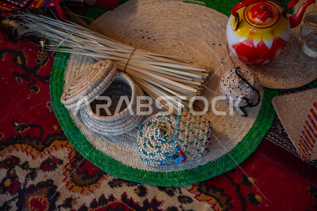 صناعة السلل من سعائف الخوص الجافة، التباهي بالثقافة السعودية التاريخية، ذكرى تأسيس الدولة السعودية الأولى1727 م، يوم بدينا 22 فبراير، الفخر بالتراث السعودي العريق، عرض المنتجات المحليه الوطنيه، حرفة يدوية شعبية، الجرر والأوعية الفخارية 