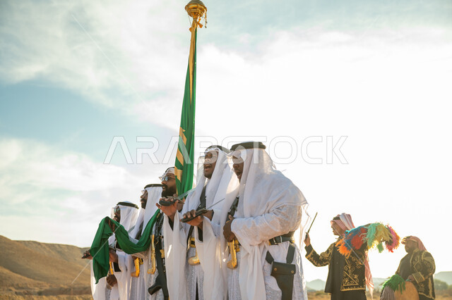عرض فلكلوري تراثي في إحدى المناطق الصحراوية بالمملكة، فرقة للاحتفال بالعيد الوطني بالرقص بالسيوف وقرع الطبول، ذكرى تأسيس الدوله السعوديه الأولى ١٧٢٧ م، مفهوم حب الوطن والانتماء إليه، يوم بدينا ٢٢ فبراير، ارتداء زي العرضة النجدية الشعبية في مناسبة وطنية