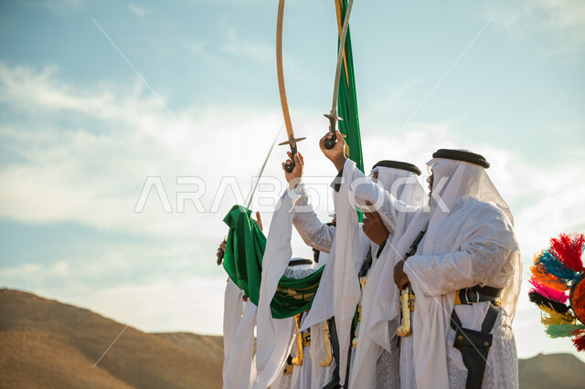 ارتداء زي العرضة النجدية الشعبية في مناسبة وطنية، فرقة عروض الفلكلور التراثي في احدى المناطق الصحراوية بالمملكة، مفهوم حب الوطن والانتماء إليه، يوم بدينا ٢٢ فبراير، ذكرى تأسيس الدوله السعوديه الأولى ١٧٢٧ م، الاحتفال بالعيد الوطني بالرقص بالسيوف وقرع الطبول 