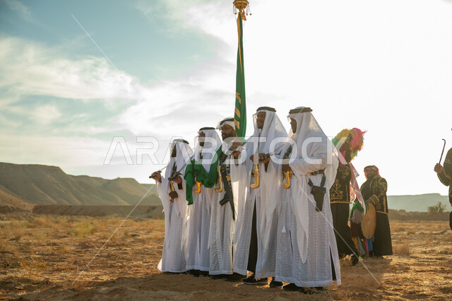 ذكرى تأسيس الدوله السعوديه الأولى ١٧٢٧ م، عروض الفلكلور التراثي في إحدى المناطق الصحراوية بالمملكة، مفهوم حب الوطن والانتماء إليه، فرقة للاحتفال بالعيد الوطني بالرقص بالسيوف وقرع الطبول، يوم بدينا ٢٢ فبراير، ارتداء زي العرضة النجدية الشعبية في مناسبة وطنية