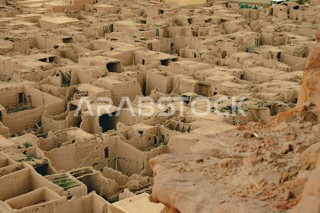 الفن الهندسي المعماري على الطراز الطيني القديم, الأماكن السياحية التراثية المشهورة في المملكة العربية السعودية, البيوت الطينية الشعبية في البلدة القديمة, السياحة في مدينة العلا، المباني التاريخية الأثرية