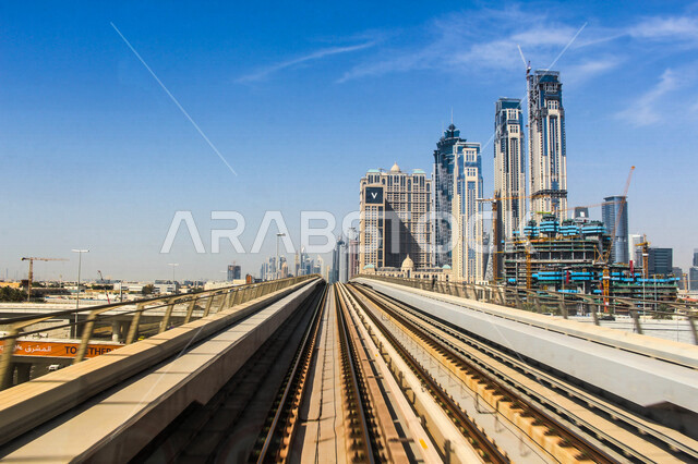 مترو دبي في الإمارات العربية المتحدة، شبكة سكة حديد للنقل السريع في مدينة دبي، الطرق والشوارع والسيارات، محطات مترو دبي، ، المعالم السياحية في الإمارات