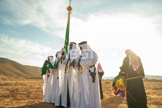 الاحتفال باليوم الوطني بالرقص بالسيوف وقرع الطبول، ارتداء زي العرضة النجدية الشعبية في المناسبة الوطنية، فرقة عروض الفلكلور التراثي في صحراء المملكة، مفهوم حب الوطن والانتماء اليه، يوم بدينا ٢٢ فبراير، ذكرى تاسيس الدوله السعوديه الاولى ١٧٢٧ م