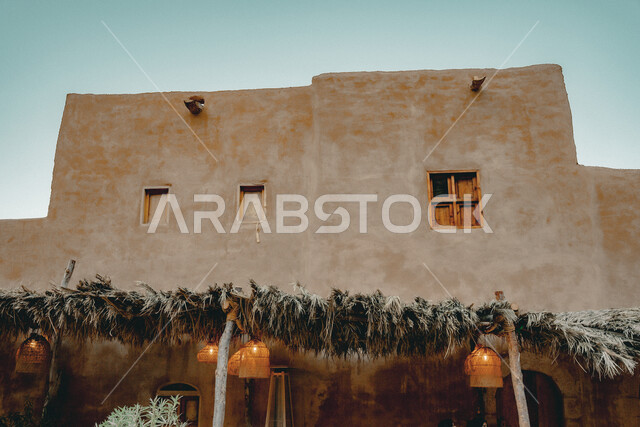 الفن الهندسي المعماري على الطراز الطيني القديم, الأماكن السياحية التراثية المشهورة في المملكة العربية السعودية, البيوت الطينية الشعبية في البلدة القديمة, السياحة في مدينة العلا, المباني التاريخية الأثرية