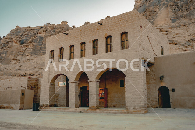 السياحة في مدينة العلا، المباني التاريخية الأثرية, الفن الهندسي المعماري على الطراز الطيني القديم, الأماكن السياحية التراثية المشهورة في المملكة العربية السعودية, البيوت الطينية الشعبية في البلدة القديمة