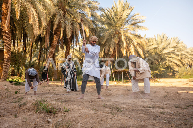 زراعة وتشجير الأراضي السعودية, إحياء ذكرى تأسيس الدولة السعودية الأولى 1727 م, يوم بدينا 22 فبراير, فلاحون عرب خليجيون سعوديون يرتدون الزي التقليدي يقومون بحراثة الأرض, توارث مهنة الفلاحة, حرفة شعبية تراثية, مزرعة أشجار النخيل في المملكة