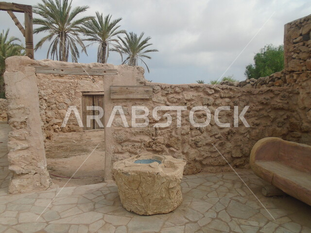 الاهتمام بزراعة الأشجار والنباتات الخضراء، استقطاب وجذب السياح من أنحاء العالم، معلم ومكان سياحي مشهور، منزل طيني في قرية القصار في مدينة جازان، المباني على التراث القديم في محافظة فرسان في المملكة العربية السعودية