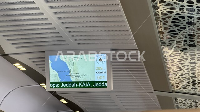  شاشة الكترونية لتحديد الوجهة، محطة قطار الحرمين السريع في المملكة العربية السعودية، وسيلة نقل مريحة للحجاج والمعتمرين، الفن الهندسي لتطور وتقدم وسائل النقل والمواصلات، خط كهربائي سريع يربط بين مكة المكرمة والمدينة المنورة، القدرة على التنقل من منطقة لأخرى