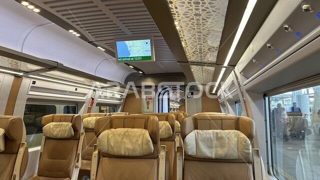 القدرة على التنقل من منطقة لأخرى بأريحية، محطة قطار الحرمين السريع في المملكة العربية السعودية، وسيلة نقل مريحة للحجاج والمعتمرين، الفن الهندسي لتطور وتقدم وسائل النقل والمواصلات، مقاعد مريحة وأنيقة، خط كهربائي سريع يربط بين مكة المكرمة والمدينة المنورة