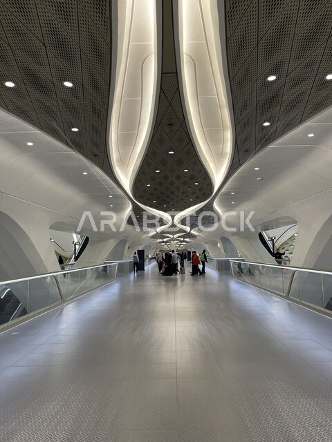 التطوير والتقدم الحضاري وتحسين البنية التحتيه، النمو والتطور العمراني في البناء في المملكة العربية السعودية، محطة مترو الرياض في العاصمة، الاهتمام بالخدمات العامة ووسائل النقل، محطات المترو والقطار السريع