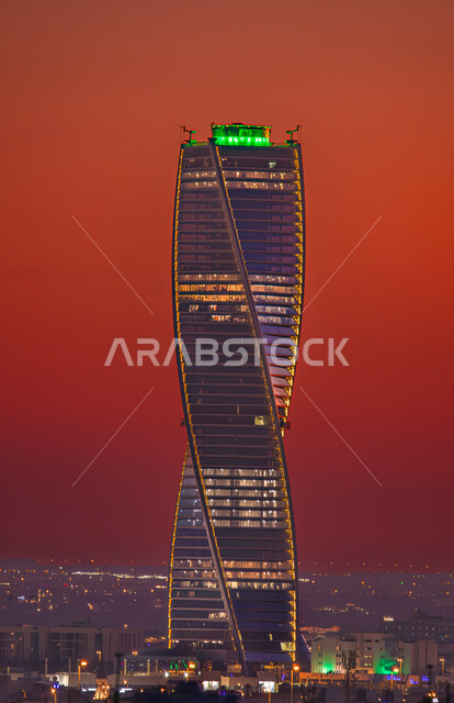 البرج المجدول في مدينة الرياض في وقت الغروب، الفن الهندسي المعماري في الممكلة، الابراج وناطحات السحاب في السعودية، شركات ومباني سكنية شاهقة