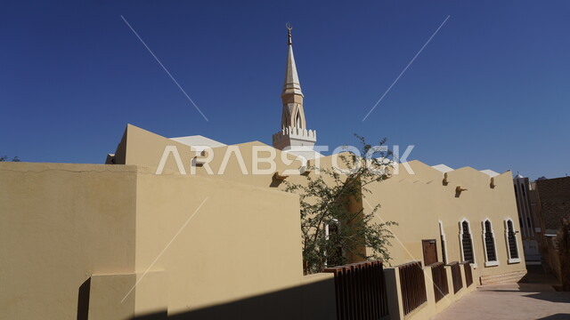 المساجد المبنية على الطراز المعماري القديم, نداء المسلمين لأداء الفرائض والصلوات, معالم وأماكن اسلامية مقدسة في محافظة العلا المشهورة, المباني الطينية والاثار التاريخيه القديمة, الأشجار والنباتات الخضراء