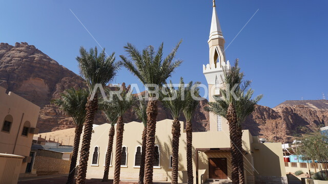 المساجد المبنية على الطراز المعماري القديم, نداء المسلمين لأداء الفرائض والصلوات, معالم وأماكن اسلامية مقدسة في محافظة العلا المشهورة, المباني الطينية والاثار التاريخيه القديمة, الأشجار والنباتات الخضراء