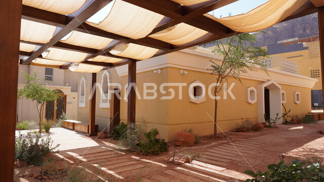 العبادة والتقرب إلى الله تعالى, نداء المسلمين لأداء فريضة الصلاة, الفن الهندسي المعماري للمساجد على الطراز العربي الإسلامي, معلم ومكان ديني مشهور في المملكة العربية السعودية، مسجد عمر المدني في البلدة القديمة بمدينة العلا