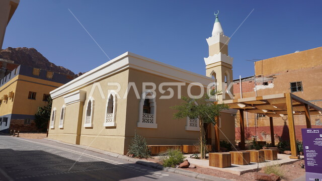 مسجد عمر المدني في البلدة القديمة بمدينة العلا, الفن الهندسي المعماري للمساجد على الطراز العربي الإسلامي, العبادة والتقرب إلى الله تعالى, نداء المسلمين لأداء فريضة الصلاة, معلم ومكان ديني مشهور في المملكة العربية السعودية