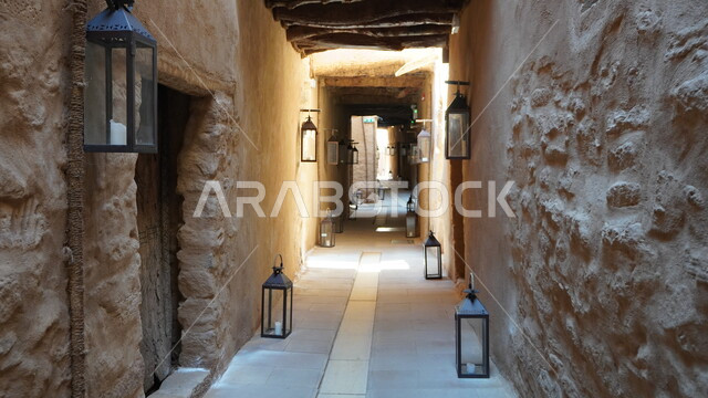 Popular mud houses in the old town, old-style architecture, historical archaeological building, famous tourist area in the Kingdom of Saudi Arabia, a place that attracts and attracts tourists from all over the world, a group of metal lamps, tourism in the city of Al-Ula