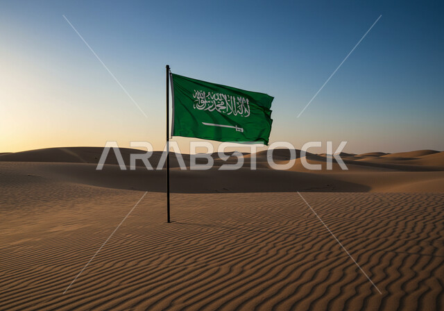 البادية والبيئة الصحراوية في النهار، يوم العلم 11 مارس، اليوم الوطني السعودي 23 سبتمبر, علم المملكة العربية السعودية على الرمال الناعمة في الصحراء، التشكلات الرملية في الصحاري، مفهوم حب الوطن والانتماء إليه