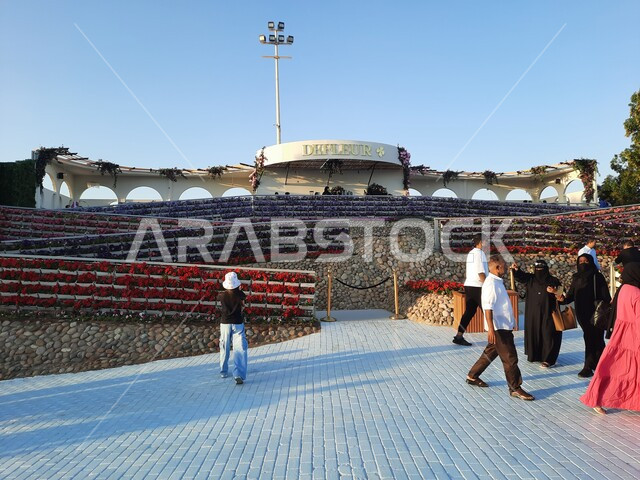 جذب واستقطاب السياح من جميع انحاء العالم، الحفاظ على البيئة والتنمية المستدامة، معرض ومهرجان طبيعي سياحي في المملكة العربية السعودية، التصميم والديكور المتميز في حديقة مدينة ينبع الصناعية، حقول الورود الملونة في مهرجان الزهور والحدائق