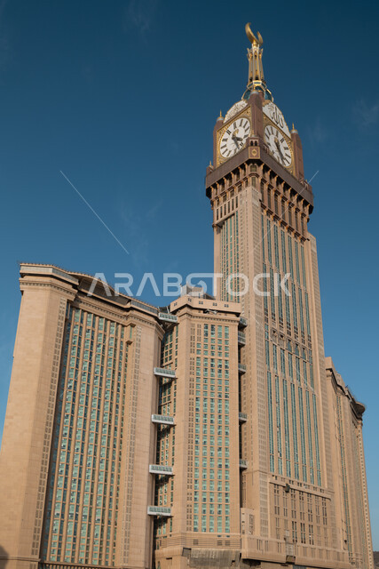 الفن الهندسي المعماري للفنادق الفاخره المطله على الحرم المكي الشريف، مبنى برج الساعة الملكي في المسجد الحرام في مكة المكرمة بالمملكة العربية السعودية، الابراج وناطحات السحاب، معلم اسلامي ديني مقدس