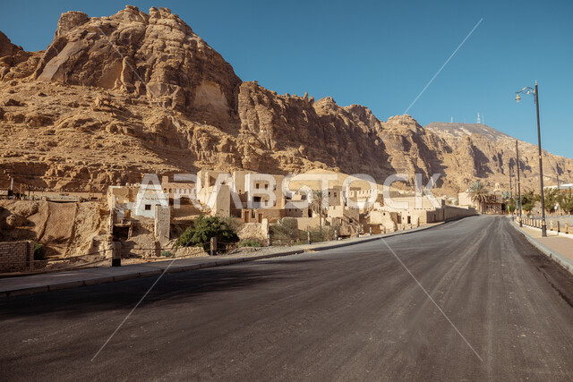 البيوت والمنازل التراثية الطينية، المعالم والمناطق التاريخية القديمة، القمم والمرتفعات الجبلية، المباني الاثرية في القرية القديمة في محافظة العلا في المملكة العربية السعودية، التكوينات والتشكيلات الصخرية في الاماكن السياحية