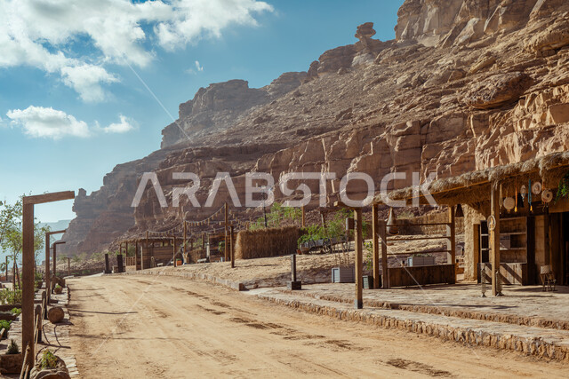 البيوت والمنازل التراثية الطينية، المعالم والمناطق التاريخية القديمة، القمم والمرتفعات الجبلية، المباني الاثرية في القرية القديمة في محافظة العلا في المملكة العربية السعودية، التكوينات والتشكيلات الصخرية في الاماكن السياحية