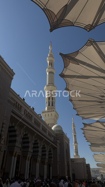 المظلات الالكترونية في المجمع الخارجي للمسجد النبوي الشريف في الم