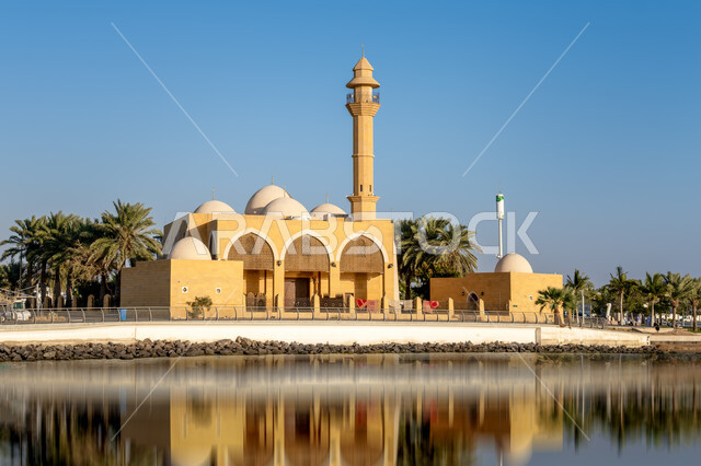 Sheikh Abdul Qader Faqih Mosque in Jeddah, the ancient Islamic architectural art in building mosques, Islamic civilization and religious landmarks, tourism in the Kingdom of Saudi Arabia, a view of the clear sky