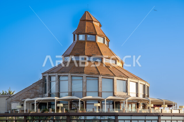 الاماكن السياحية على الكورنيش في وقت النهار، الواجهة البحرية في مدينة جدة بالمملكة العربية السعودية، الاستمتاع بالمناظر الطبيعية في مطعم الودعة، منظر السماء الصافية