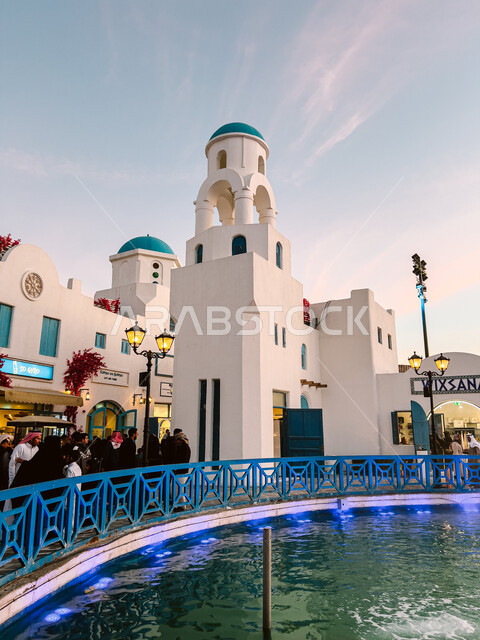 فعالية ونشاط مائية متميزة، اكتشاف الحضارات والثقافات حول العالم, أبرز المناطق الترفيهية في المملكة العربية السعودية، معالم جذب واستقطاب السائحين، الفن الهندسي المعماري للمباني المطلة على البحيرة الصناعية في البوليفارد ورلد في مدينة الرياض