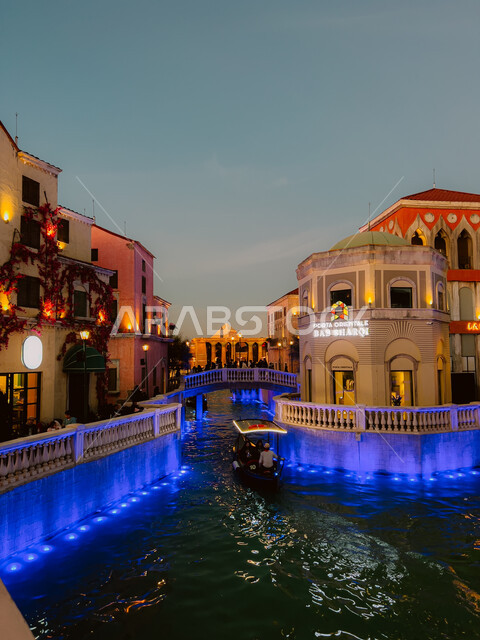 نشاط وفعالية مائية متميزة، اكتشاف الحضارات والثقافات حول العالم، أبرز المناطق الترفيهية في المملكة العربية السعودية، الفن الهندسي المعماري للمباني المطلة على البحيرة الصناعية في البوليفارد ورلد في مدينة الرياض، معالم جذب واستقطاب السائحين